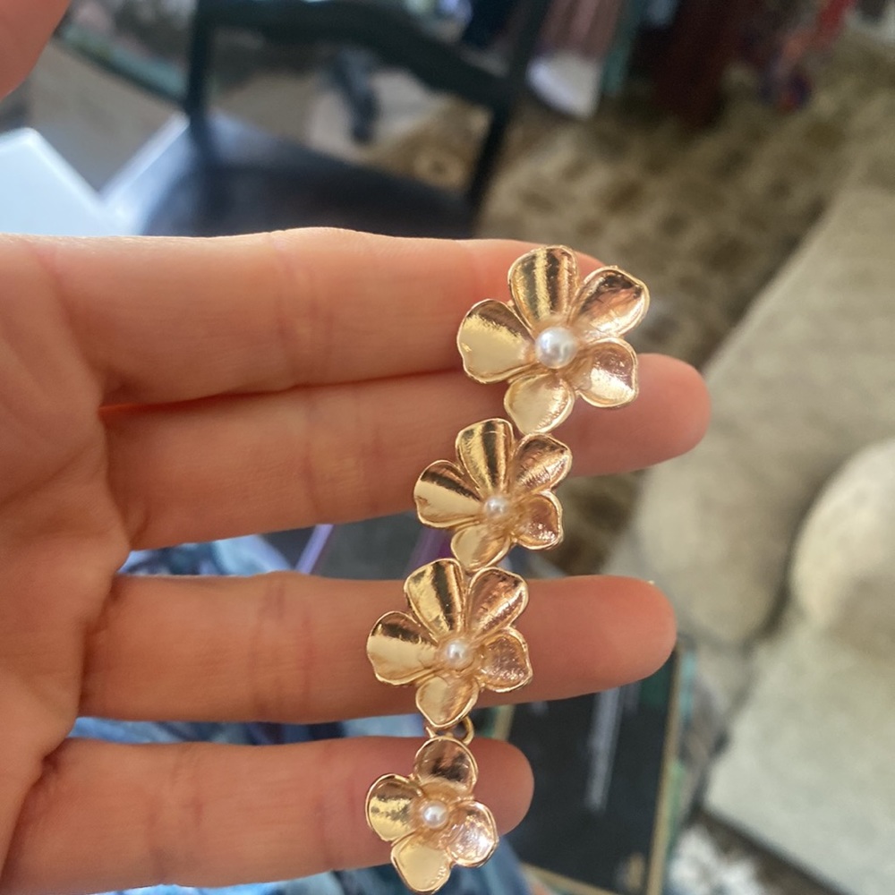 Pretty floral swingy spring flower petals earrings